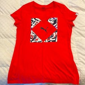 Puma v neck t-shirt size large. Never worn